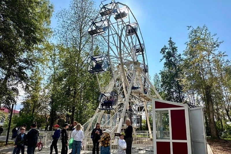 В парке Горького открыли зону аттракционов.