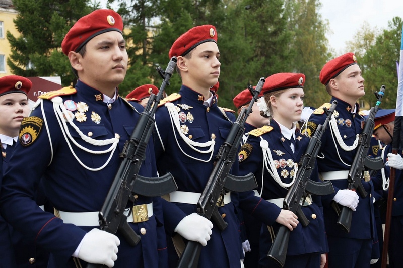 В Глазове состоялась первая часть финала Республиканского смотра-конкурса по строевой подготовке «Равняемся на героев».