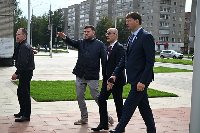 Александр Бречалов встретился с активом Глазова и посетил значимые социальные объекты.