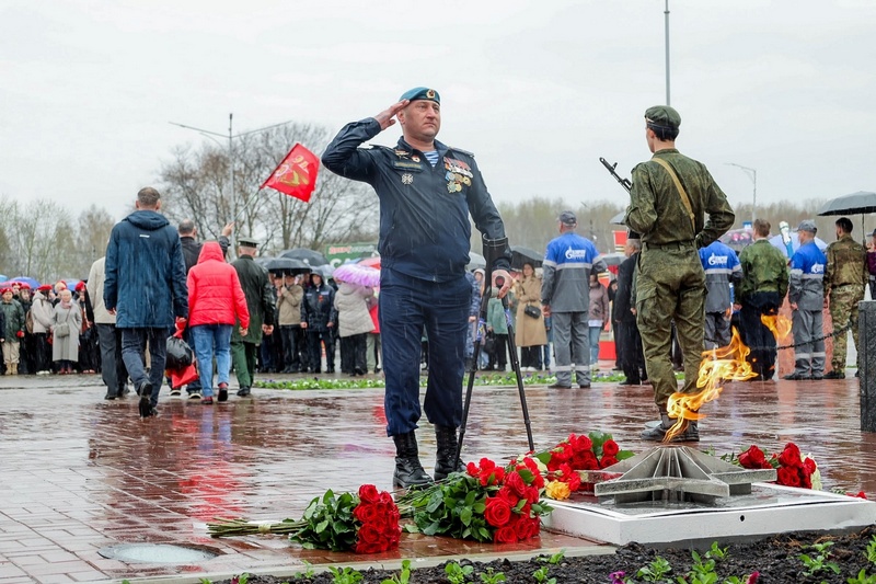 В Глазове зажгли Вечный огонь .