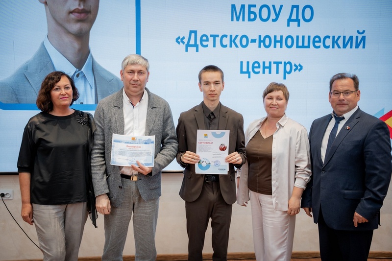В Глазове чествовали лучших школьников и студентов.